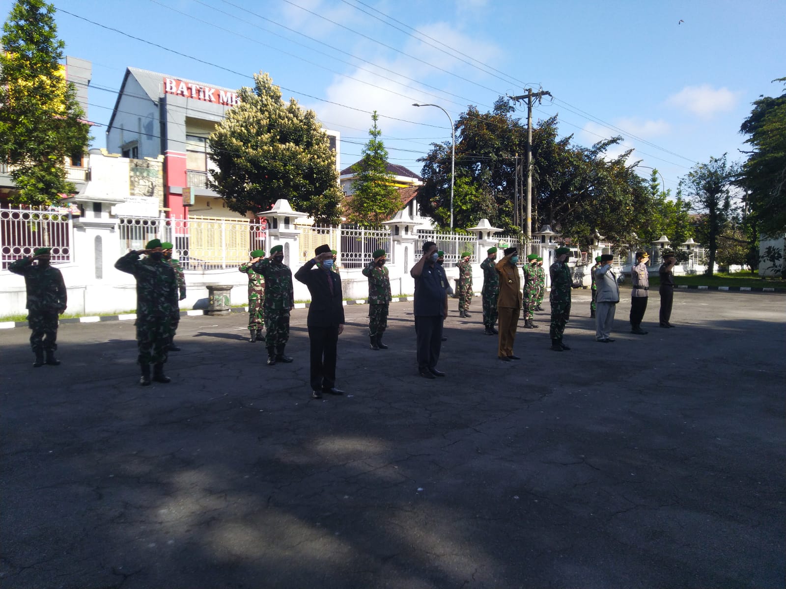 hut tni1