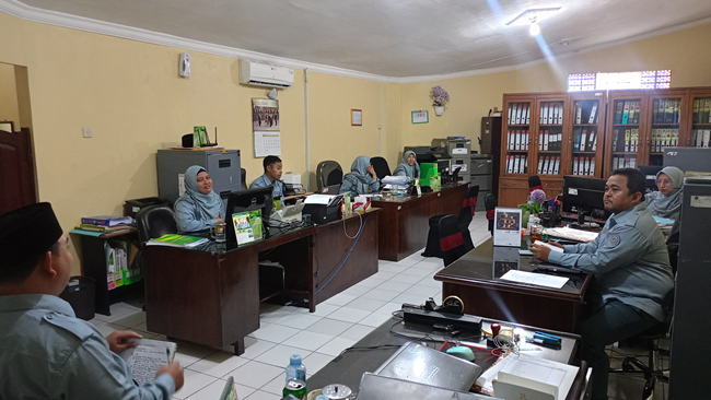 rapat sekre3