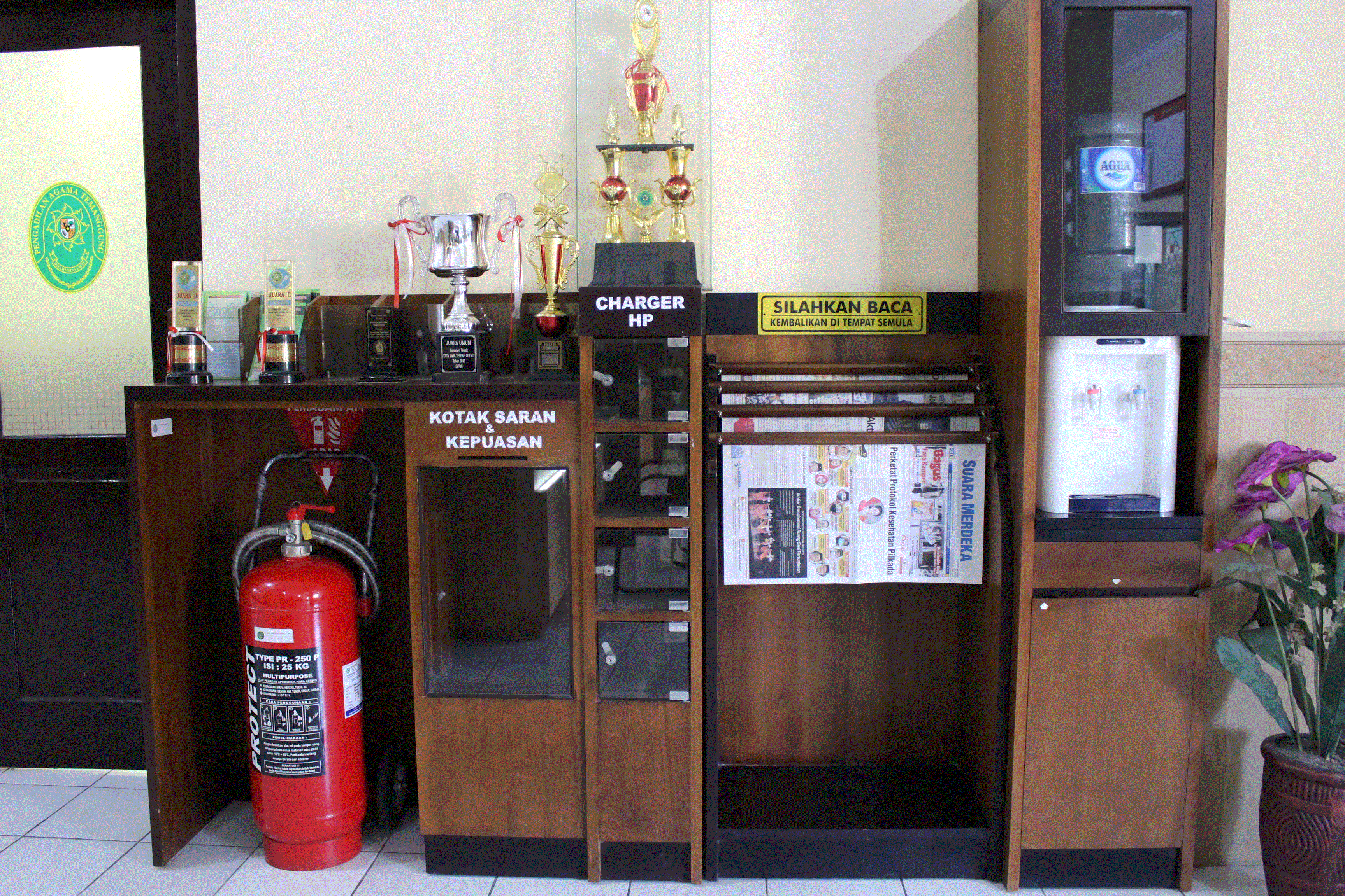 charge hp dan koran